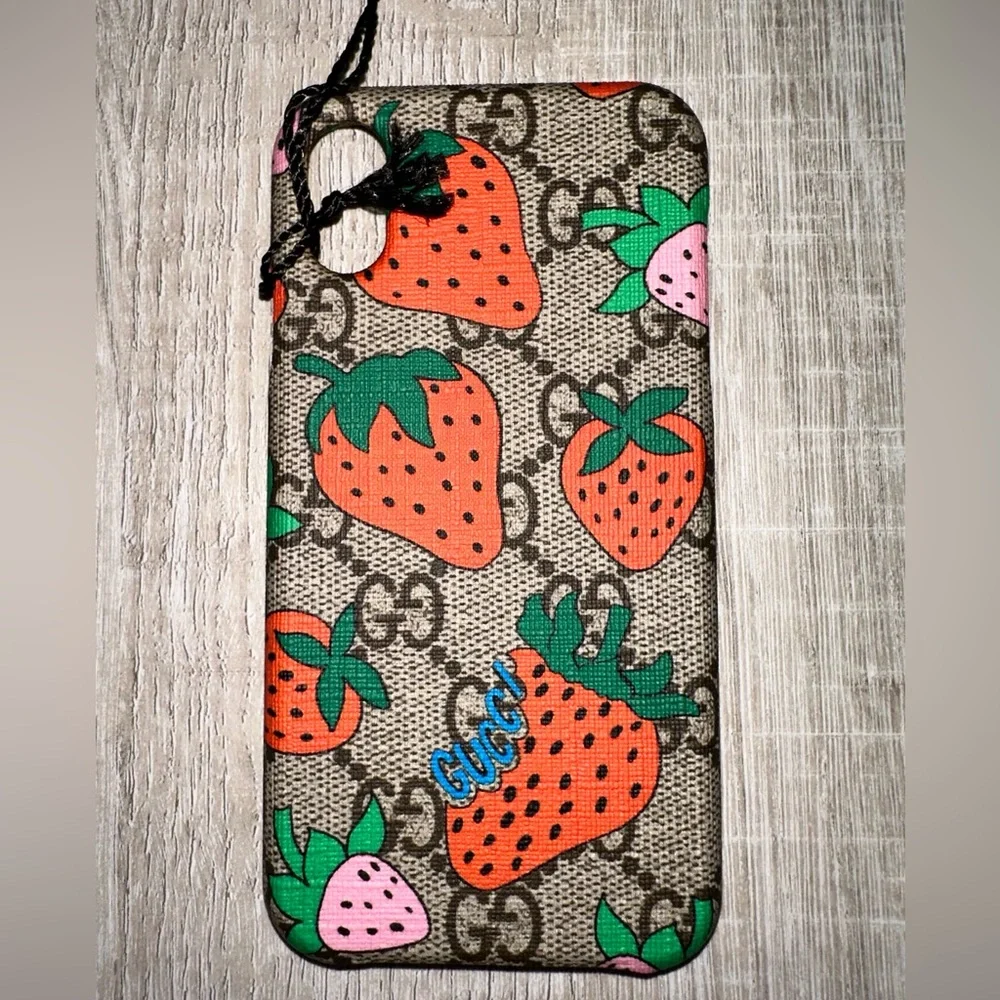 NIB Authentic Gucci Strawberry Supreme iPhone case X or XS_2